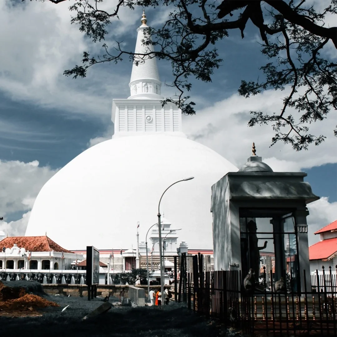 ruwanweli maha seya in anuradhapura meshaun journeys